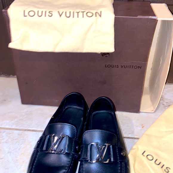 Louis Vuitton - Picture 3 of 4